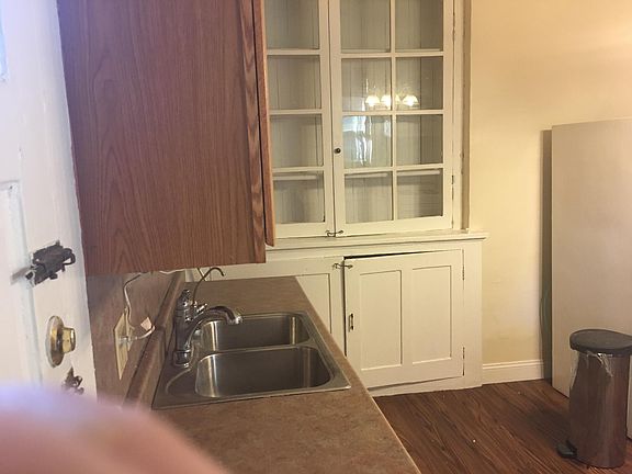 4th image of 224 S Alexander St