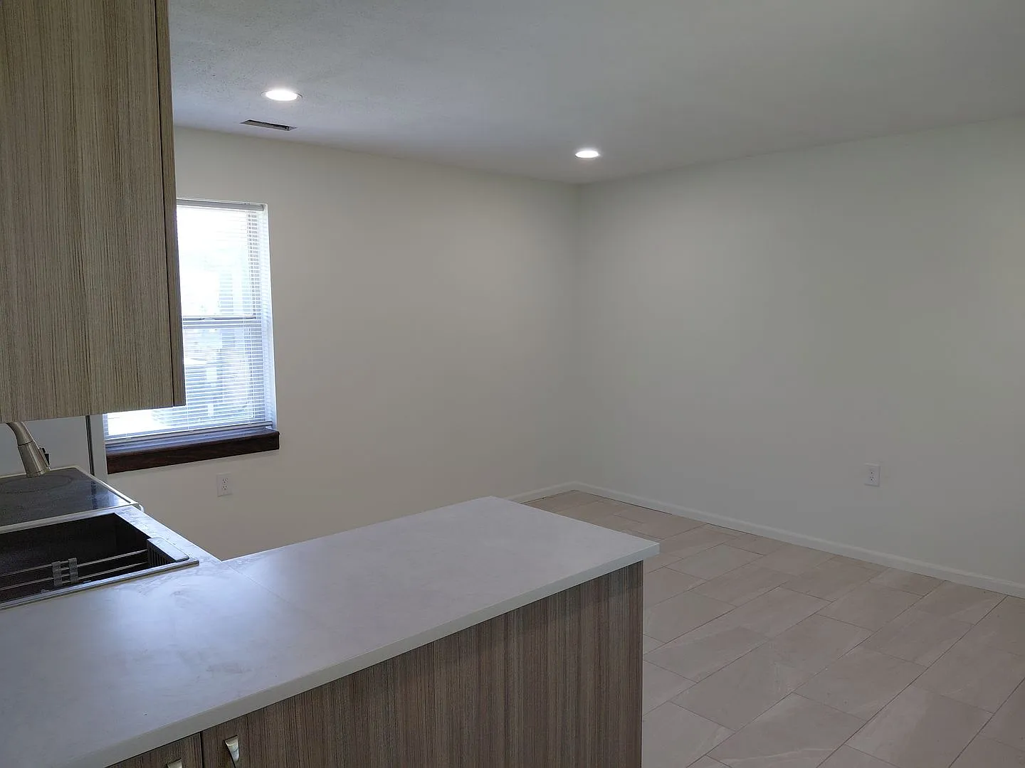 102 & 103 Eskridge Apts — Photo 2