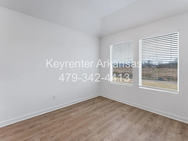 551 Shepherd St — Photo 17