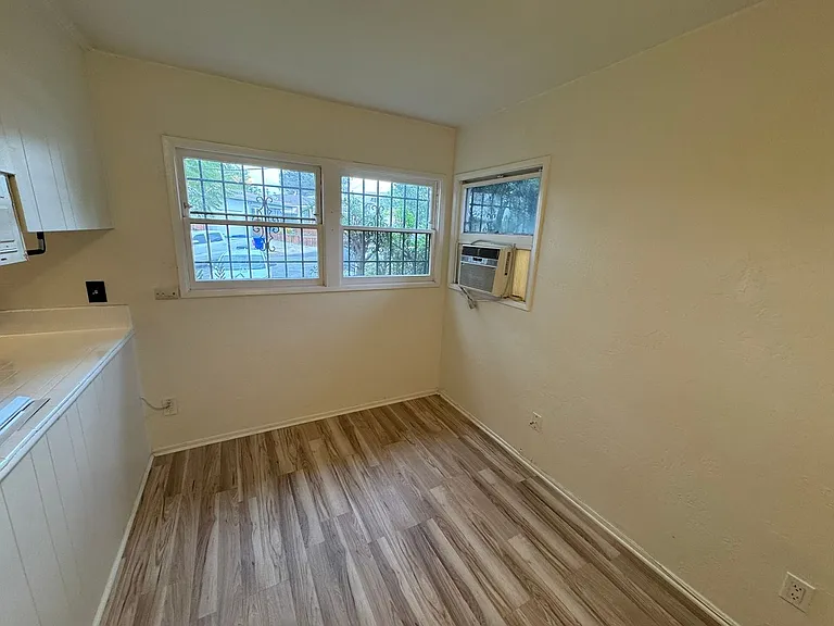 Manzanita Dr — Photo 14