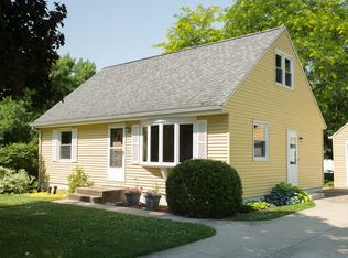 2038 26th St SW, Cedar Rapids, IA 52404