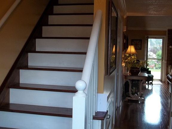 Inviting Entry
						:
						Entry invites you to enjoy the view of the the Living Room and back yard.