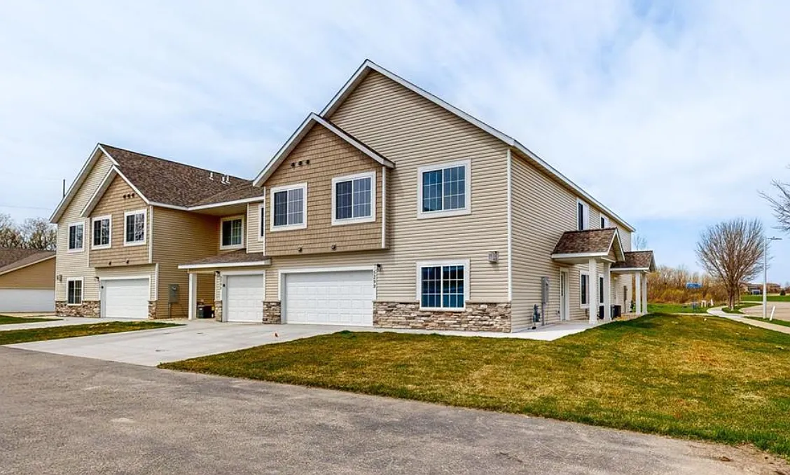 3 bed, 2048 sqft, $2,850 — Photo 1