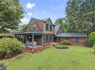 21 Vassar Cir, Glen Echo, MD 20812