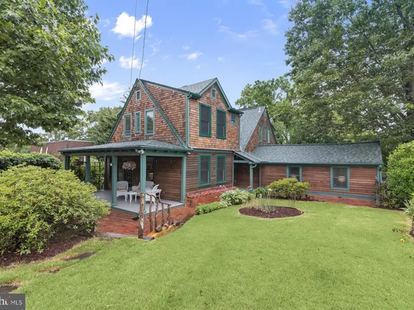 21 Vassar Cir, Glen Echo, MD 20812