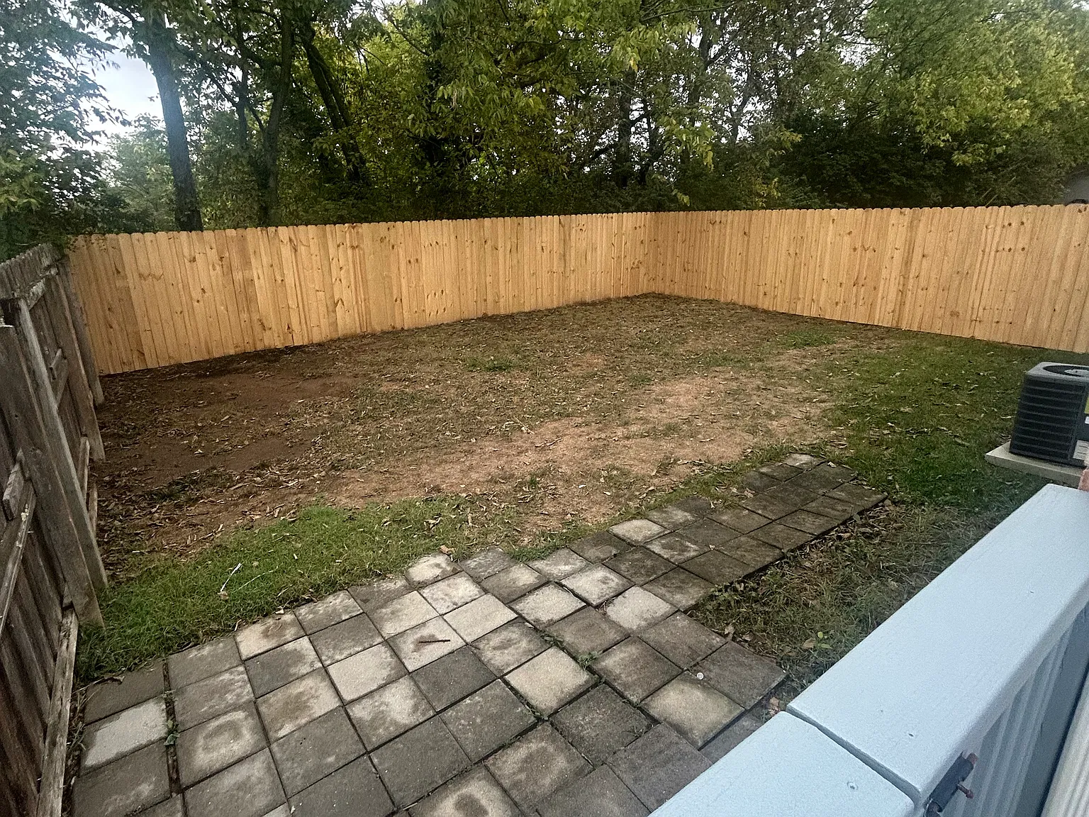 605 Hillbrook Dr — Photo 2