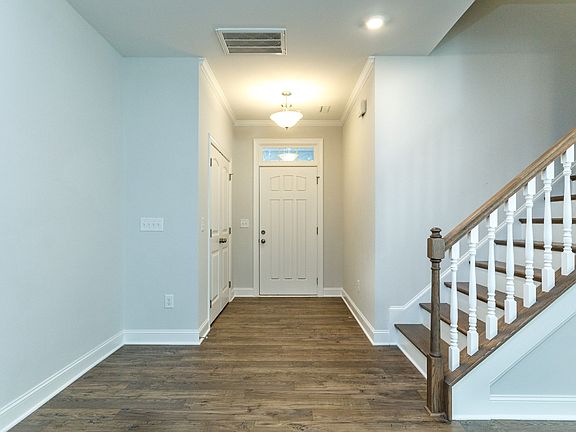 4th image of 303 Shale Creek Dr