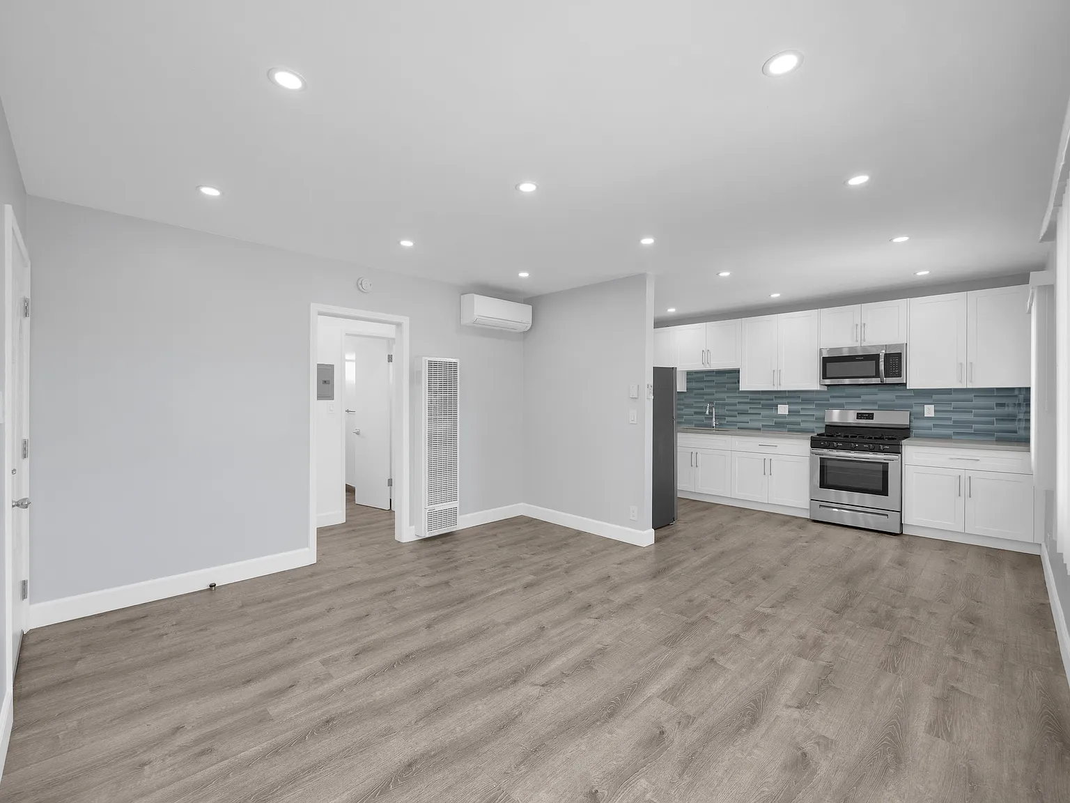 2 bed, 650 sqft, $2,450 — Photo 2