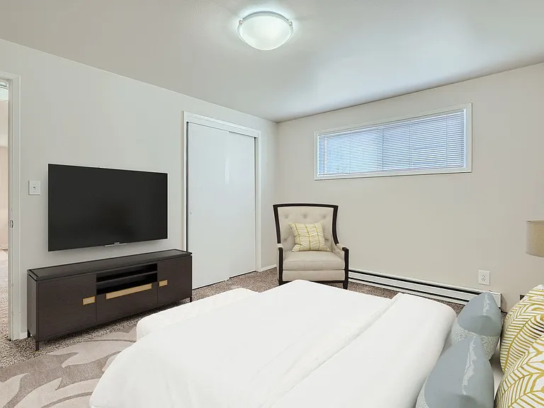 Hawthorne Court Apartments — Photo 8
