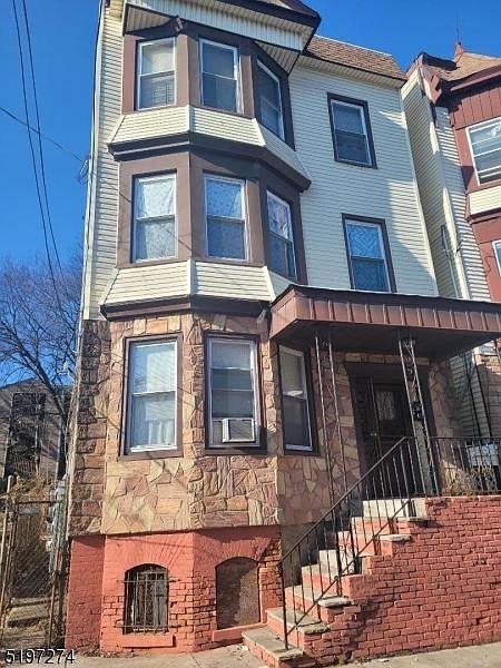 2nd image of 371 Littleton Ave