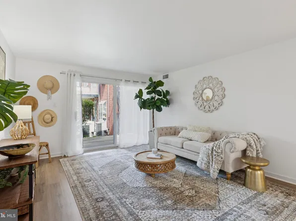 922 Montgomery Ave APT C1, Bryn Mawr, PA 19010