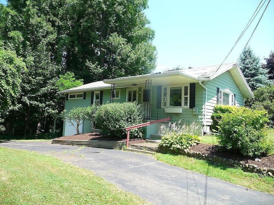 1st image of 1284 Woodland Dr