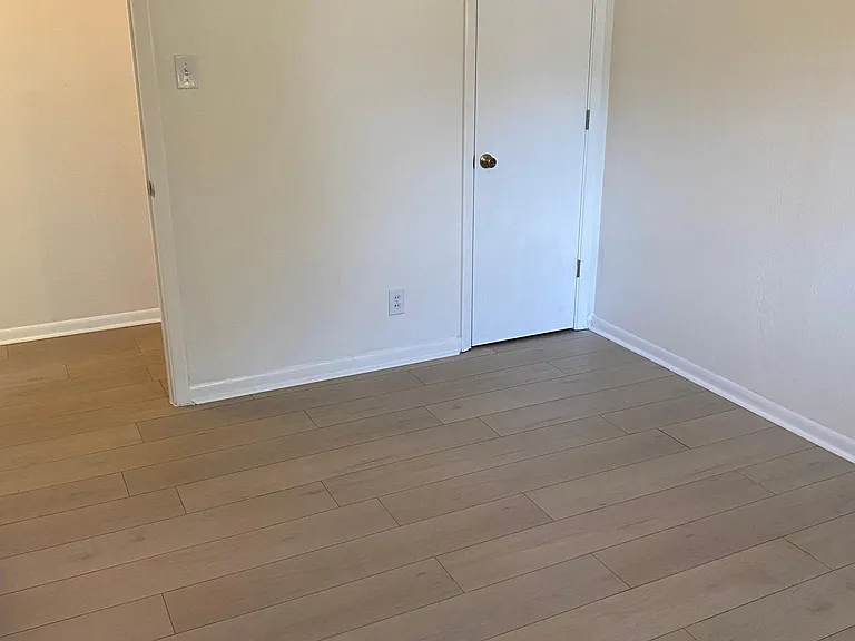 2500 W Elm St — Photo 15