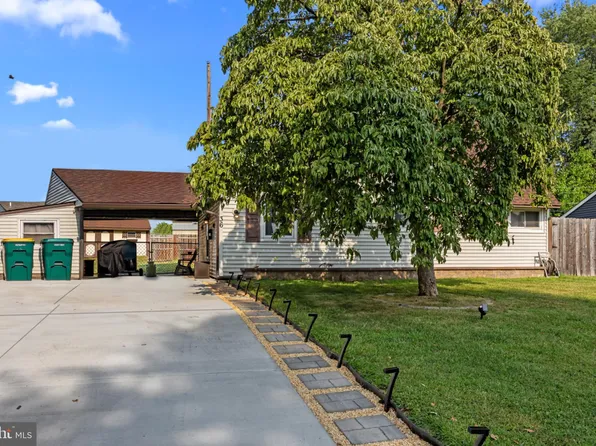 36 Newberry Ln, Levittown, PA 19054