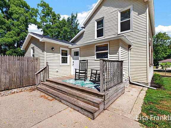 3rd image of 2524 36th St SW