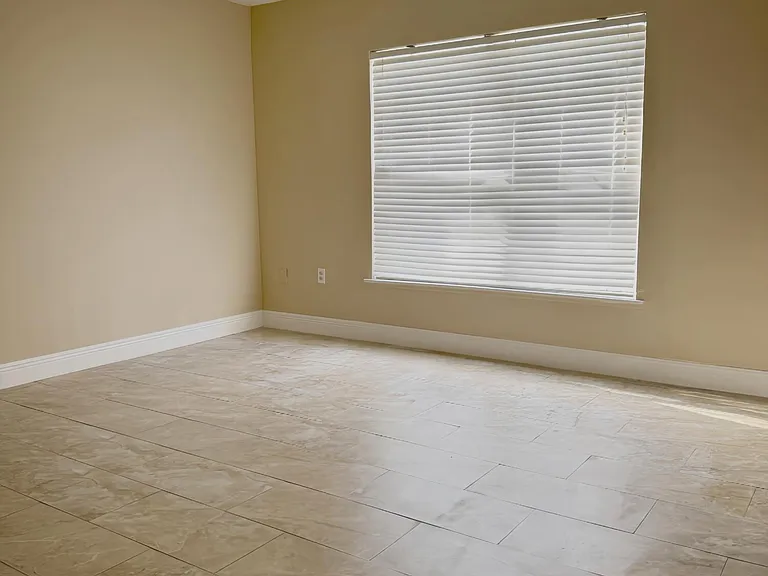 1718 Sawgrass Dr SW — Photo 11