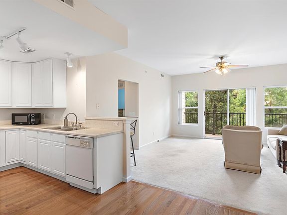 4th image of 6240 Sunshine Dr APT 2F