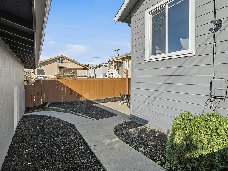 Miller Ave — Photo 9