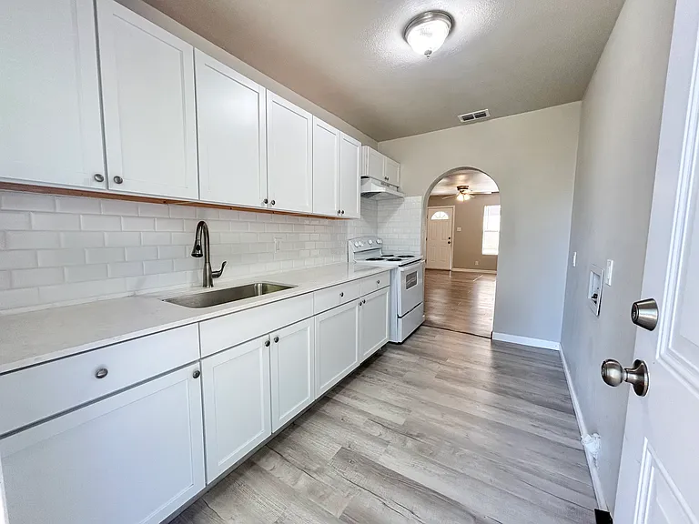 3123 Weir Ave — Photo 5
