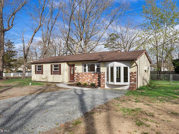 2nd image of 601 New York Rd