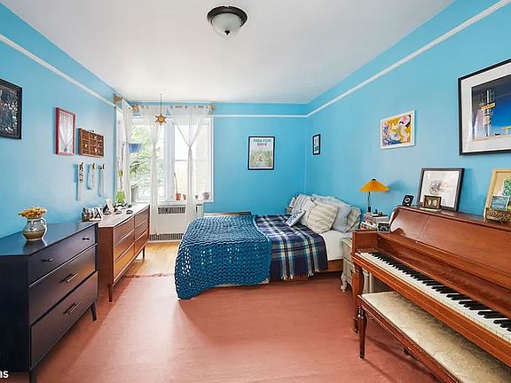 2nd image of 435 Ocean Pkwy APT 3K