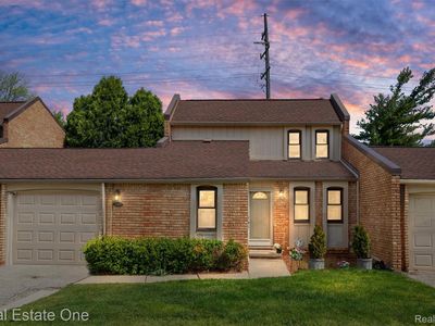 2903 Moon Lake Dr, West Bloomfield, MI, 48323