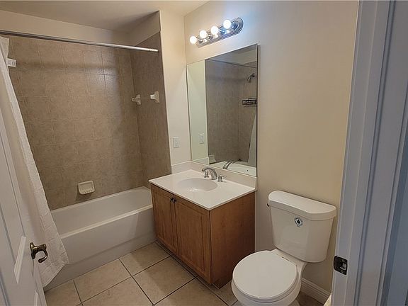 5th image of 3948 Pomodoro Cir Unit 304