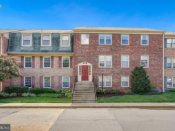 2nd image of 6002 Westchester Park Dr APT 201
