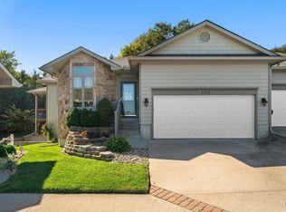 1132 SW Red Oaks Ct, Topeka, KS 66615