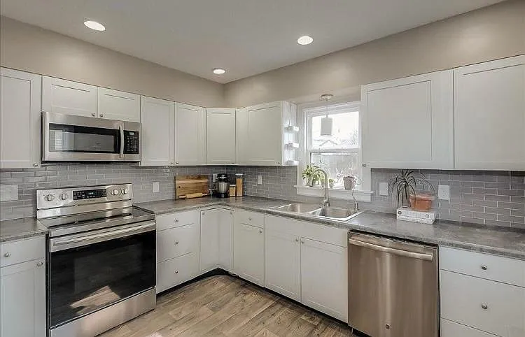 1141 Sparks Rd — Photo 7