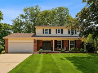 1937 Brentwood Ln E, Wheaton, IL 60189