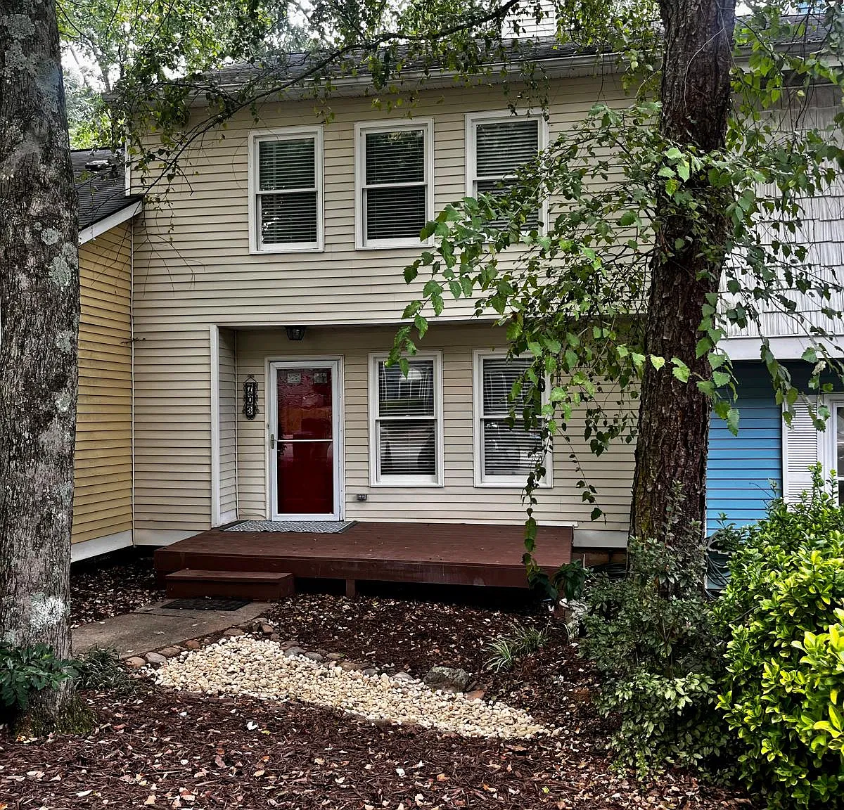 3 bed, 2.5 bath, 2400 sqft, $2,600 — Photo 1