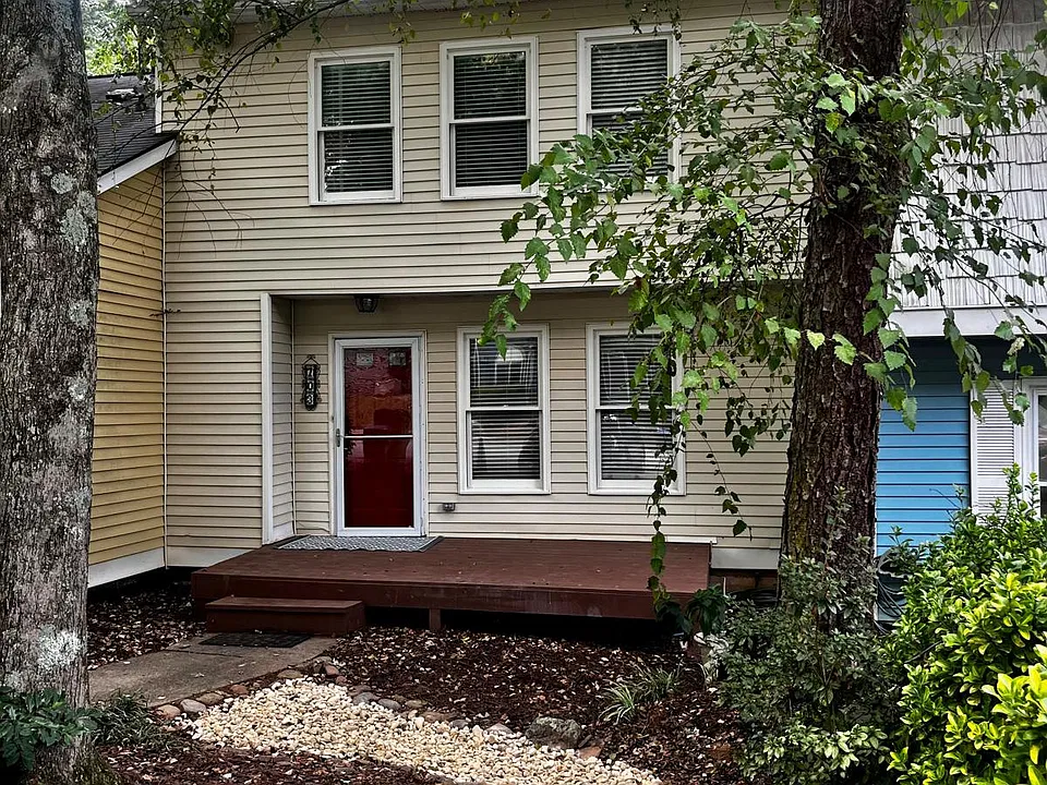 703 Stratford Grn