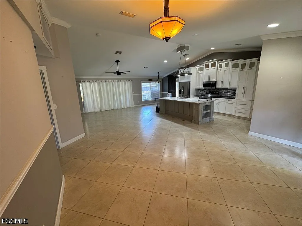 3 bed, 2.0 bath, 1458 sqft, $1,950 — Photo 3