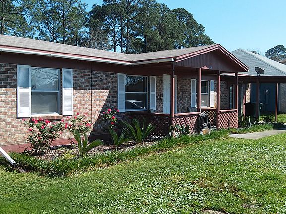 3rd image of 2225 Luana Dr E