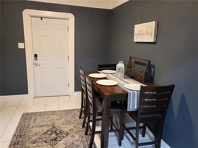 3 bed, 1.0 bath, 1436 sqft, $2,200 — Photo 3