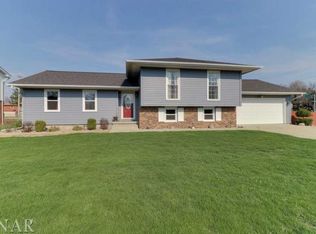 1122 Andover St, Bloomington, IL
