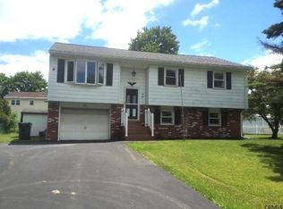 19 McDonald Dr, Cohoes, NY 12047