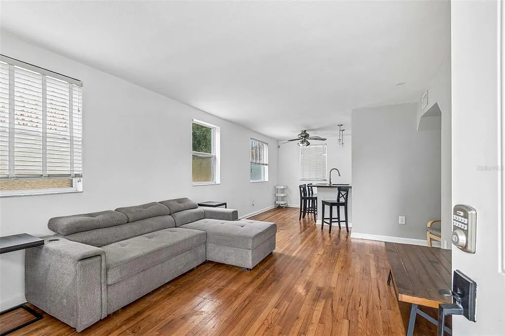 2 bed, 1.0 bath, 1848 sqft, $1,850 — Photo 2