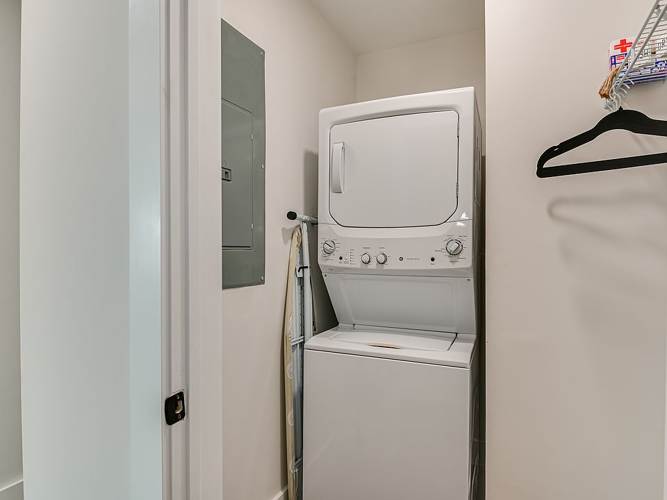 1st image of 1813 Courtney Dr #1