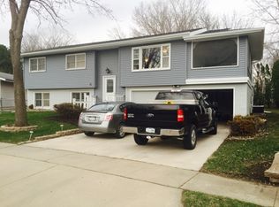 3026 Valley High Dr, Cedar Falls, IA 50613