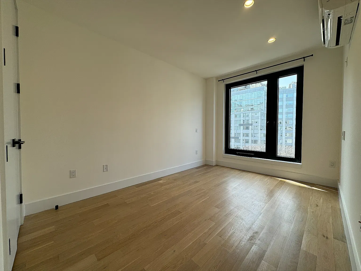 260 Gold Street — Photo 4