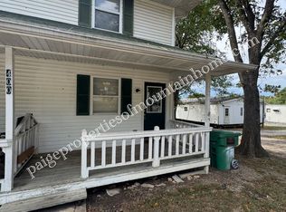 400 S 3rd St, Flippin, AR 72634