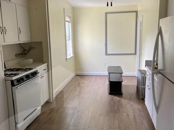 130 Willow Ave #1, Somerville, MA 02144