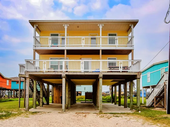 104 Beach Dr, Surfside Beach, TX 77541