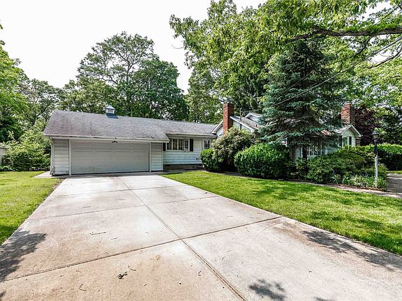 2nd image of 90 Forest Ave