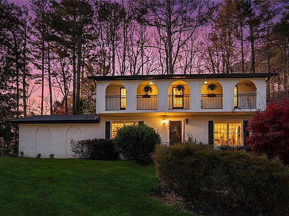 3rd image of 4894 Macbain Ln