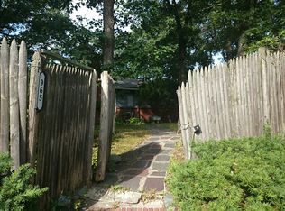 965 Hammond St, Brookline, MA 02467