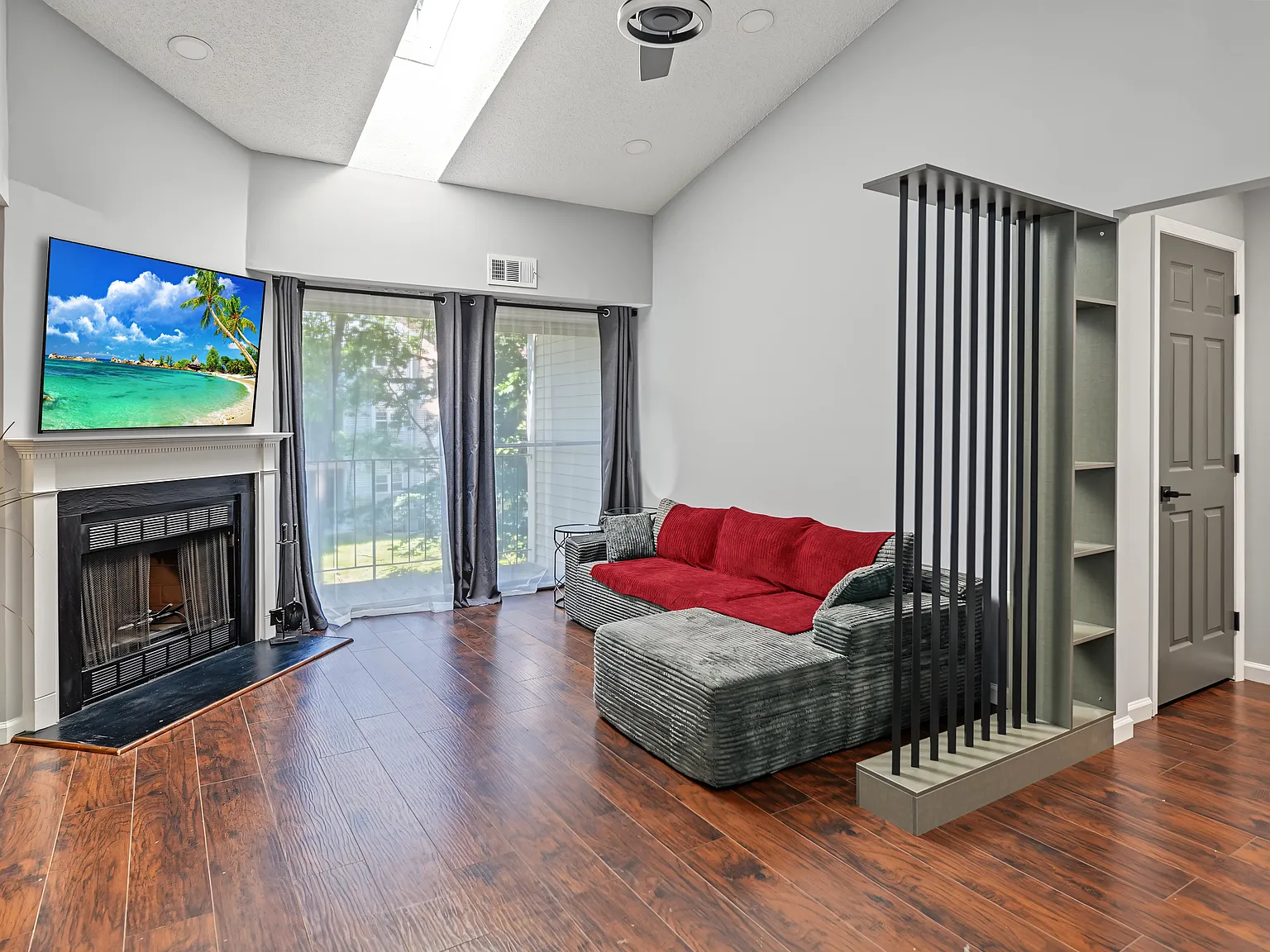 1 bed, 857 sqft, $1,400 — Photo 1