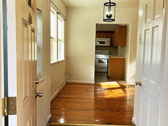 2nd image of 609 Cortlandt St #A
